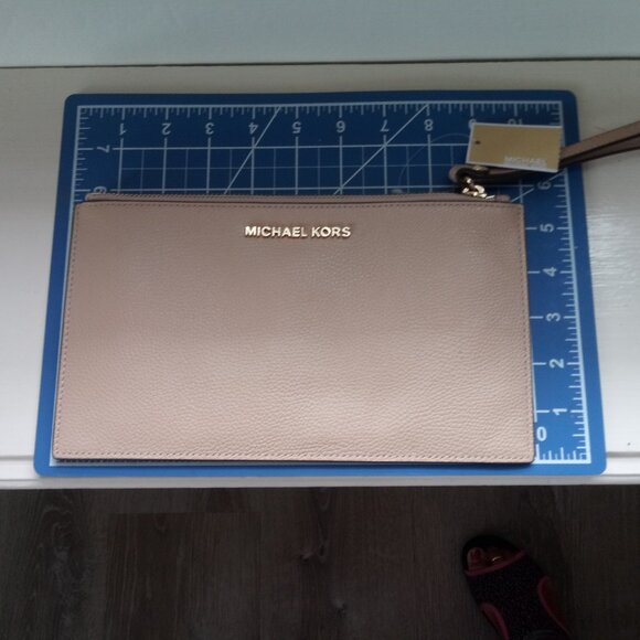 Michael Kors new w/ tags wristlet wallet clutch - Picture 1 of 6